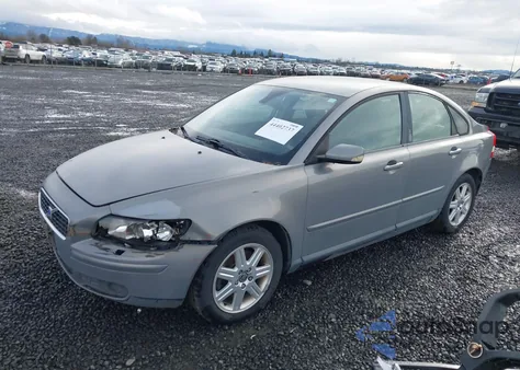 2004 Volvo S40 2.4I z USA, uszkodzony, nr VIN YV1MS382442006987